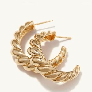 ** Mejuri -Large Croissant Dôme Hoops **